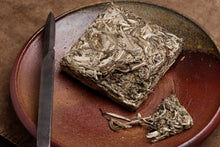 Load image into Gallery viewer, 2025 LinCang Bai Hua Shu Spring Buds 100g Brick