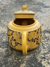 Load image into Gallery viewer, Chen Yì-Zhi The Koi Teapot
