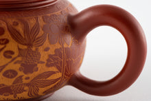 Load image into Gallery viewer, Chen Yì-Zhi Small Goldfish Teapot