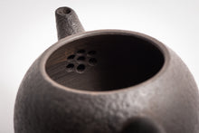 Load image into Gallery viewer, Lin Guó-Lì Black Stone Teapot