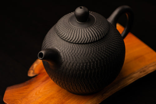 Lin Guó-Lì Large Scales Teapot | Tea Ware