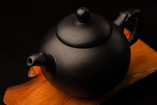 Lin Guó-Lì Tree Stump Teapot