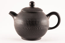 Load image into Gallery viewer, Lin Guó-Lì Large Scales Teapot
