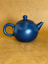 Load image into Gallery viewer, Wu Lü-Jūn Blue Teapot